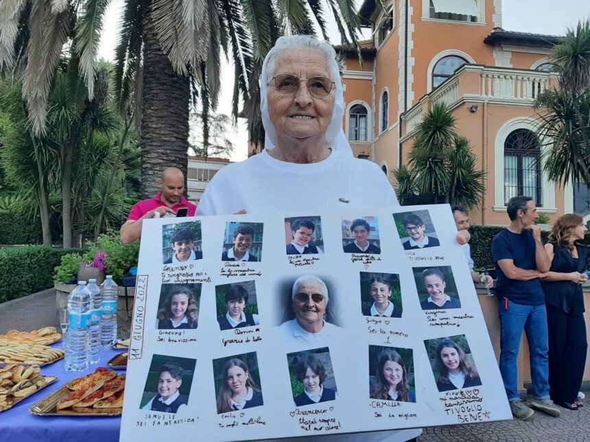 E4052420-D7CD-4C49-AC57-832850CDAE18 IL SALUTO DI SUOR LIDIA E DEI BAMBINI DI V